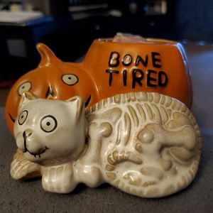 Yankee Candle Boney Bunch Bone Tired Cat With Pumpkin Votive Holder. Never used!